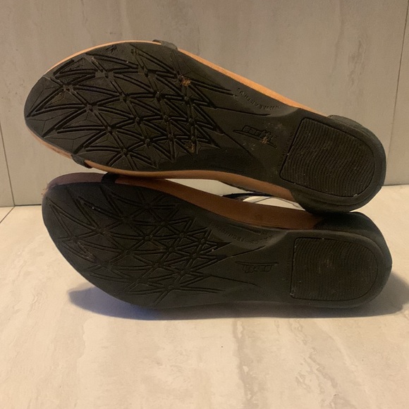 Earth Enchanting T Strap Flat Beaded Buckle Strap Comfort Sandals Size 7.5B - Picture 5 of 12